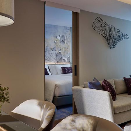 Chatrium Grand Bangkok Dış mekan fotoğraf A sliding door