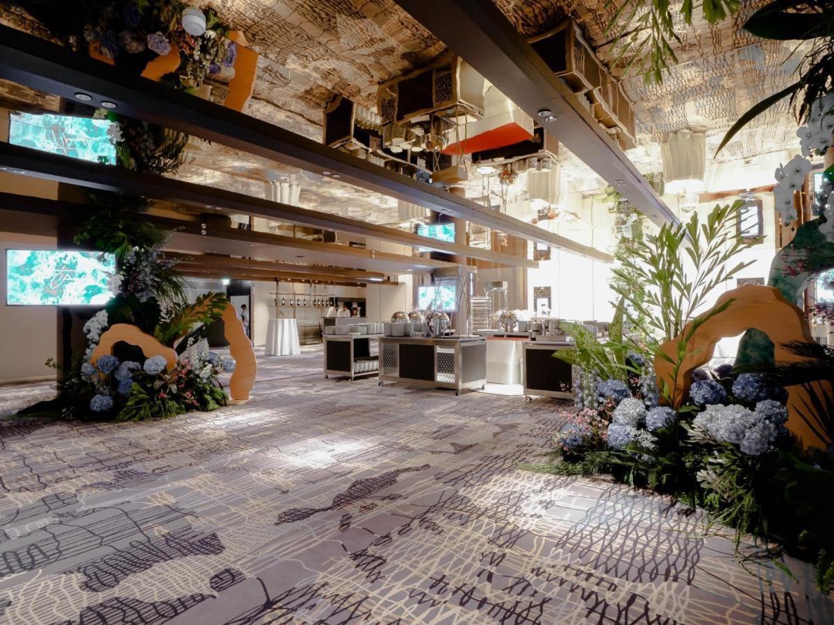 Chatrium Grand Bangkok Dış mekan fotoğraf The interior of the 2018-built terminal